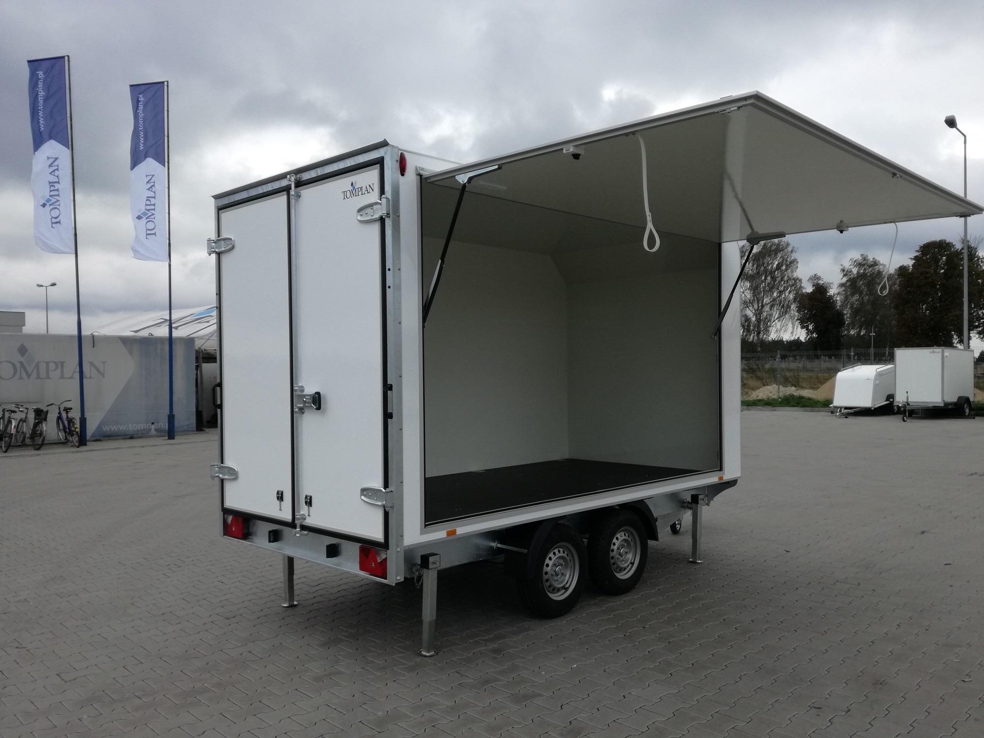 TFSP 360T.00 z kołami pod skrzynią i klapą boczną (17)_1
